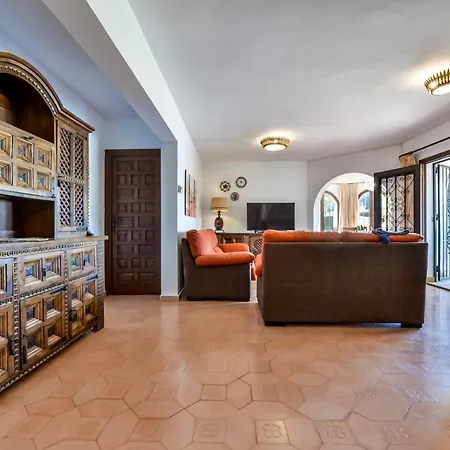 Villa Guzman - Flores *